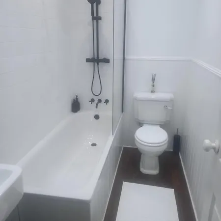 Clubhouse, North End, Dl8 1ab * Bedale