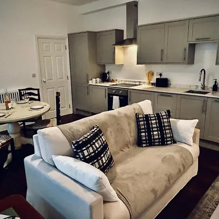 Clubhouse, North End, Dl8 1ab *